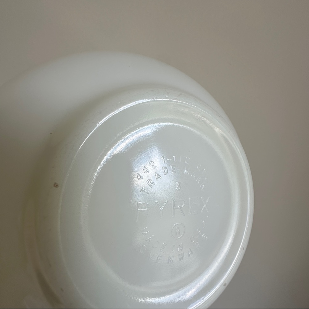 RARE Pyrex Cinderella Mixing Bowl Vintage White #442 1.5 Qt - Picture 8 of 13